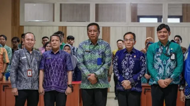 Diskominfo Banjarbaru menggelar sosialisasi PPID bagi seluruh SKPD untuk memperkuat keterbukaan informasi, layanan pengaduan, dan keamanan data publik.