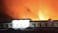 Kebakaran lahan di Handil Bakti Barito Kuala mendekati gedung UNISKA MAB. Tiga titik api muncul dan petugas mengerahkan belasan tangki pemadam.