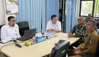 Bupati Kotabaru Muh Rusli menemui Balai KSDA Kalimantan Selatan untuk membahas rencana pengembangan pelabuhan penyeberangan dengan memperhatikan aturan konservasi.