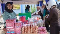 Gerai Ikan Murah Dinas Perikanan Kotabaru menarik minat warga. Sebanyak 100 kilogram ikan disiapkan, tetapi sebagian pembeli tak kebagian.