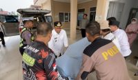Relawan damkar meninggal saat memadamkan karhutla di Batola. Bupati Bahrul Ilmi mengungkap daerahnya belum menerima bantuan presiden.