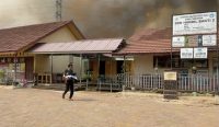 Kebakaran lahan kembali berkobar di Komplek Batola Residence, Kelurahan Handil Bakti, Kecamatan Alalak