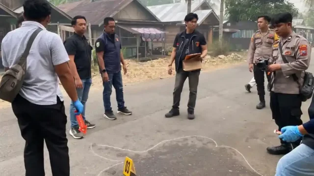 Petani di Desa Kedondong, Balangan, membacok tetangganya hingga luka parah. Setelah empat hari menghindar, tersangka menyerahkan diri ke polisi.