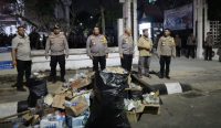 Polda Kalsel mengerahkan ratusan personel untuk mengamankan demo BEM dan Aliansi Masyarakat Melawan di DPRD Kalsel